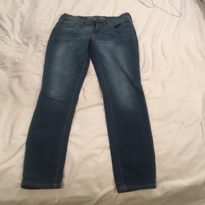 Old Navy Rockstar, Mid-Rise skinny jeans. Size 6